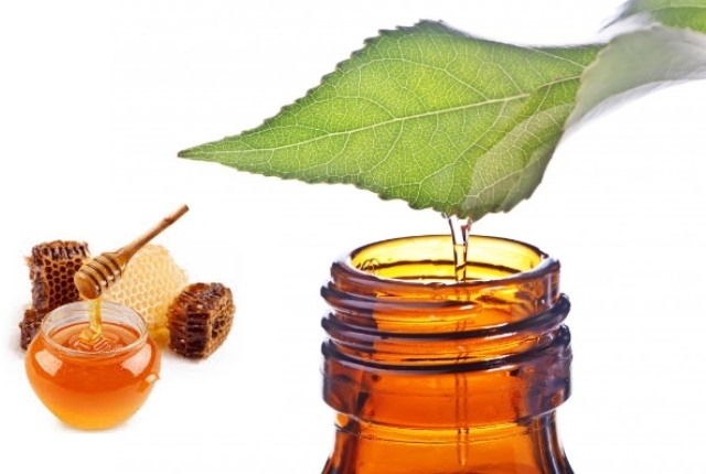 Tea Tree Oil And Honey Pack