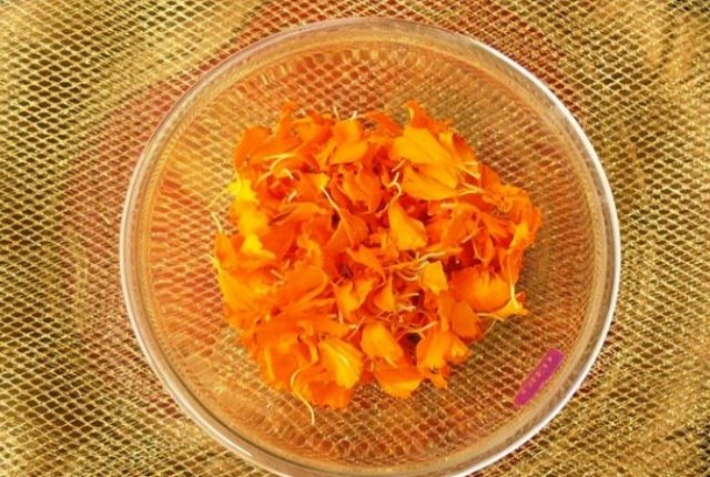 Glycerin With Marigold Petals